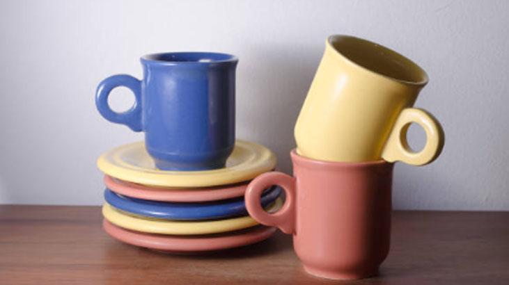 Mutfak ferahlatan Japon yöntemi Bardakları tıkıştırmayı bitiriyor, üst üste yerine iç içe