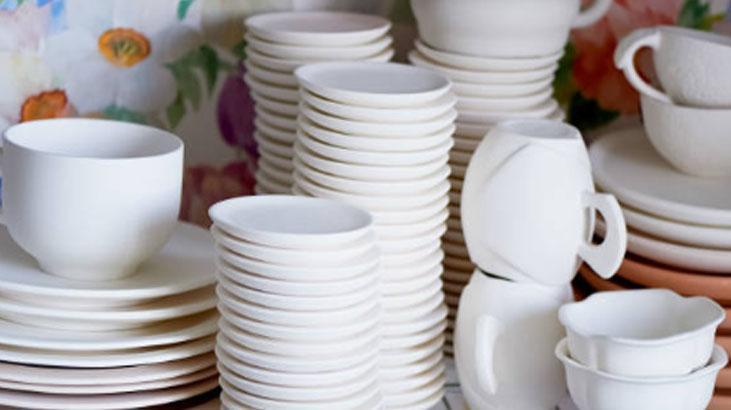 Mutfak ferahlatan Japon yöntemi Bardakları tıkıştırmayı bitiriyor, üst üste yerine iç içe