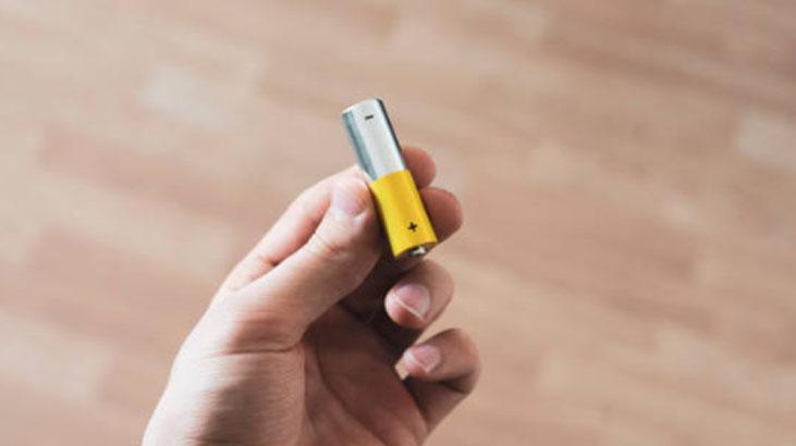 Boş mu, dolu mu saniyeler içinde görün Pil için tüyo basit, zıplaması işaretmiş