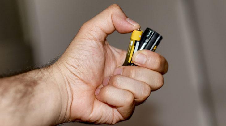 Boş mu, dolu mu saniyeler içinde görün Pil için tüyo basit, zıplaması işaretmiş