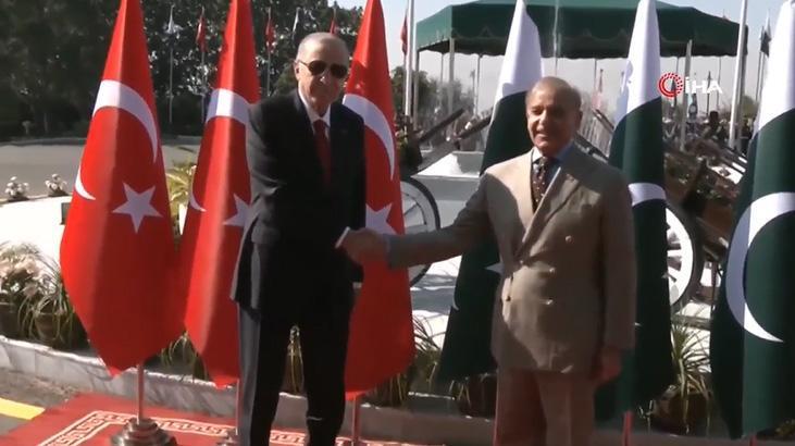 Cumhurbaşkanı Erdoğan'a Pakistan'da resmi törenle karşılama