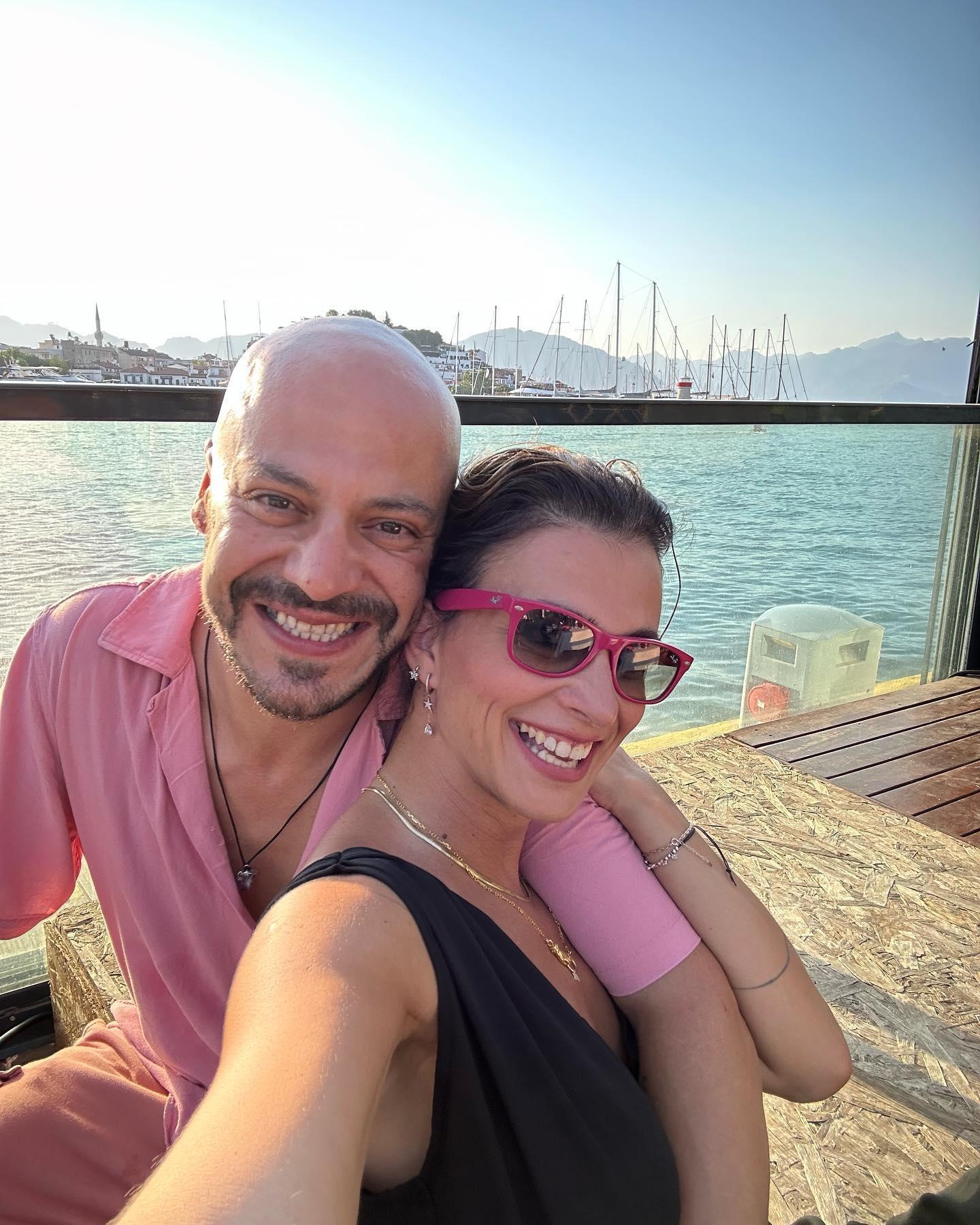 Pınar Sakanın eşi ünlü bir müzisyen çıktı İşte Pınar Sakanın eşi Erhan Seçkinin kariyeri