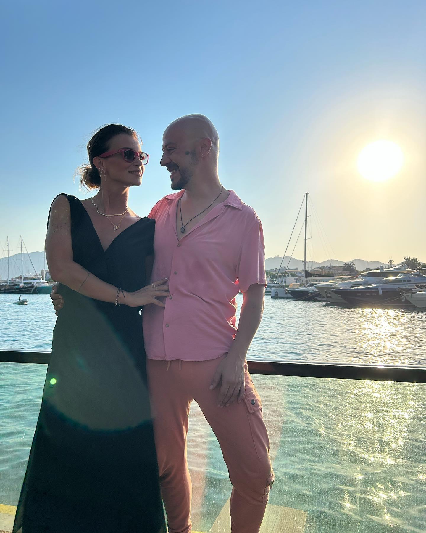 Pınar Sakanın eşi ünlü bir müzisyen çıktı İşte Pınar Sakanın eşi Erhan Seçkinin kariyeri