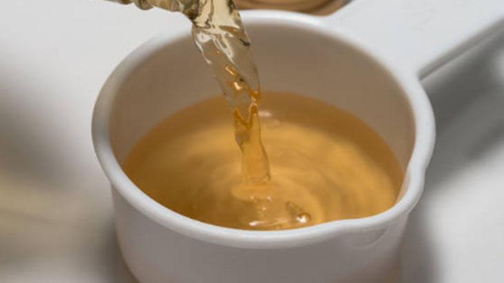 Ahşap kapıdaki kiri tozu söküp atıyor Birkaç fıs yeter, yeni gibi görünecek Ahşap kapıdaki kiri tozu söküp atıyor Birkaç fıs yeter, yeni gibi görünecek