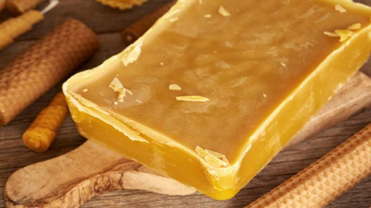 Ahşap kapıdaki kiri tozu söküp atıyor Birkaç fıs yeter, yeni gibi görünecek Ahşap kapıdaki kiri tozu söküp atıyor Birkaç fıs yeter, yeni gibi görünecek