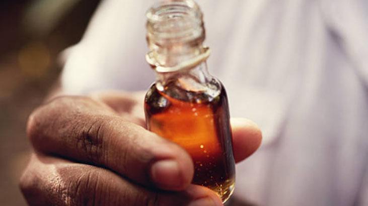 Kokusunu alan parfümünü sordu Sürdüğü şey sadece 50 liralık mutfak malzemesi Kokusunu alan parfümünü sordu Sürdüğü şey sadece 50 liralık mutfak malzemesi