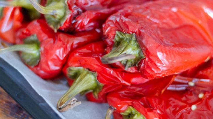 Yağ çekmeyen biber kızartması böyle yapılır Tadı közde pişmişin aynısı, kokusu mis Yağ çekmeyen biber kızartması böyle yapılır Tadı közde pişmişin aynısı, kokusu mis