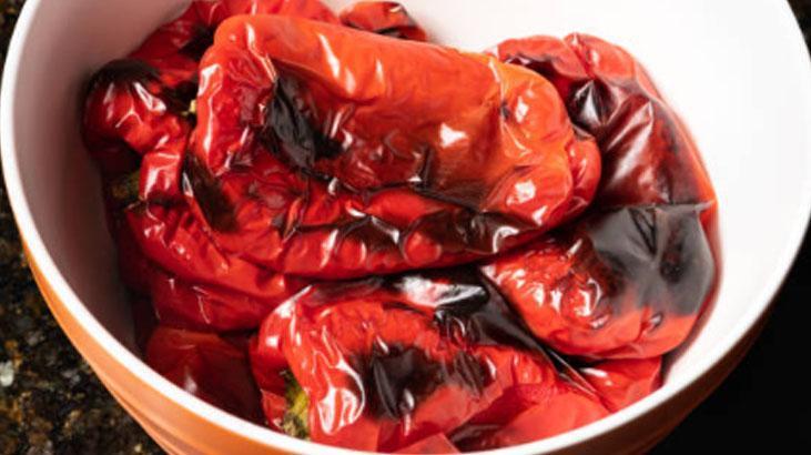 Yağ çekmeyen biber kızartması böyle yapılır Tadı közde pişmişin aynısı, kokusu mis Yağ çekmeyen biber kızartması böyle yapılır Tadı közde pişmişin aynısı, kokusu mis