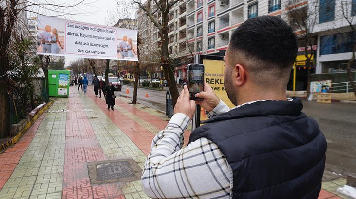 Kent meydanında pankartlı özür: Ben eşimi çok seviyorum, çok pişmanım