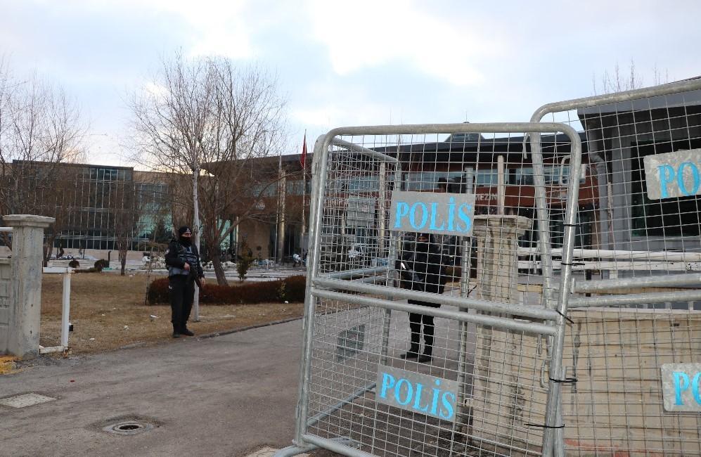 Van Büyükşehir Belediye Başkanı Abdullah Zeydanın yerine kayyum atandı Van Büyükşehir Belediye Başkanı Abdullah Zeydanın yerine kayyum atandı