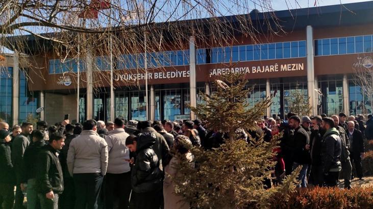 Van Büyükşehir Belediye Başkanı Abdullah Zeydanın yerine kayyum atandı Van Büyükşehir Belediye Başkanı Abdullah Zeydanın yerine kayyum atandı