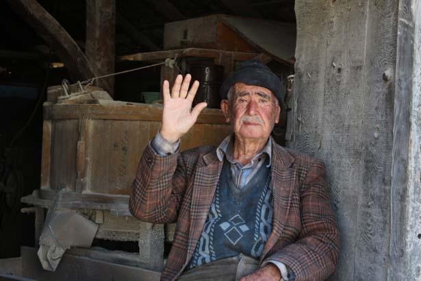 Babasından kaldı, 4 kuşak gördü: Her sabah besmele ile açıyorum Babasından kaldı, 4 kuşak gördü: Her sabah besmele ile açıyorum