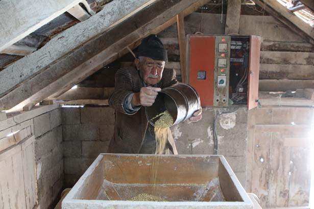 Babasından kaldı, 4 kuşak gördü: Her sabah besmele ile açıyorum Babasından kaldı, 4 kuşak gördü: Her sabah besmele ile açıyorum