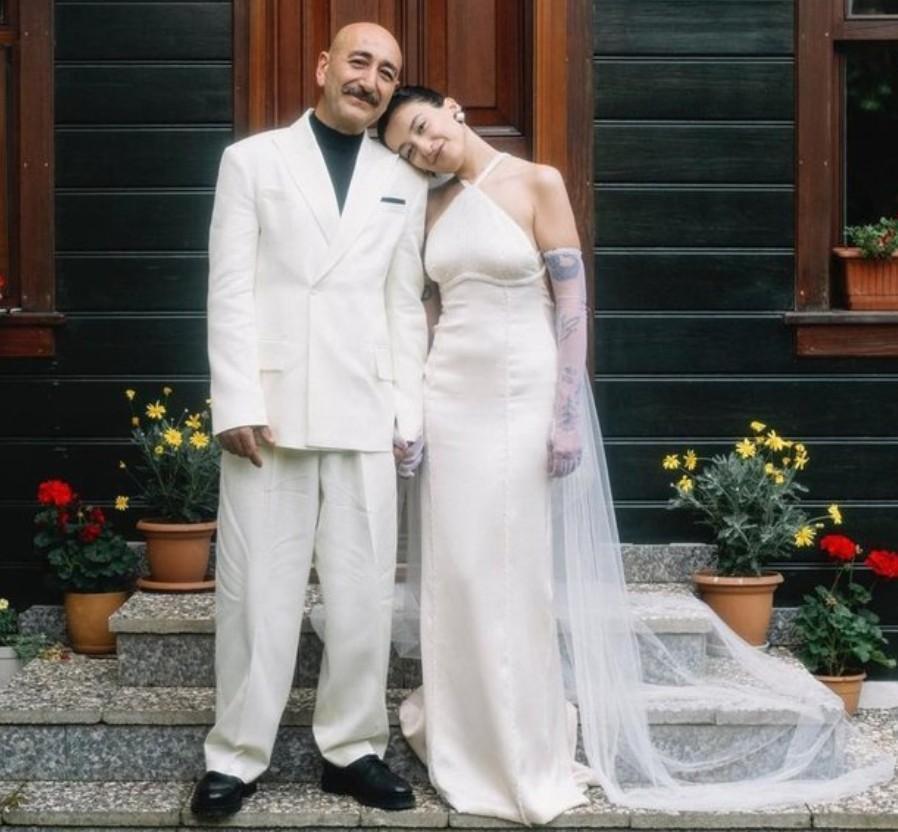 Melike Şahin evlendiğinde eşiyle yaş farkı olay olmuştu Mutluluk pozlarını paylaşmaya devam ediyor