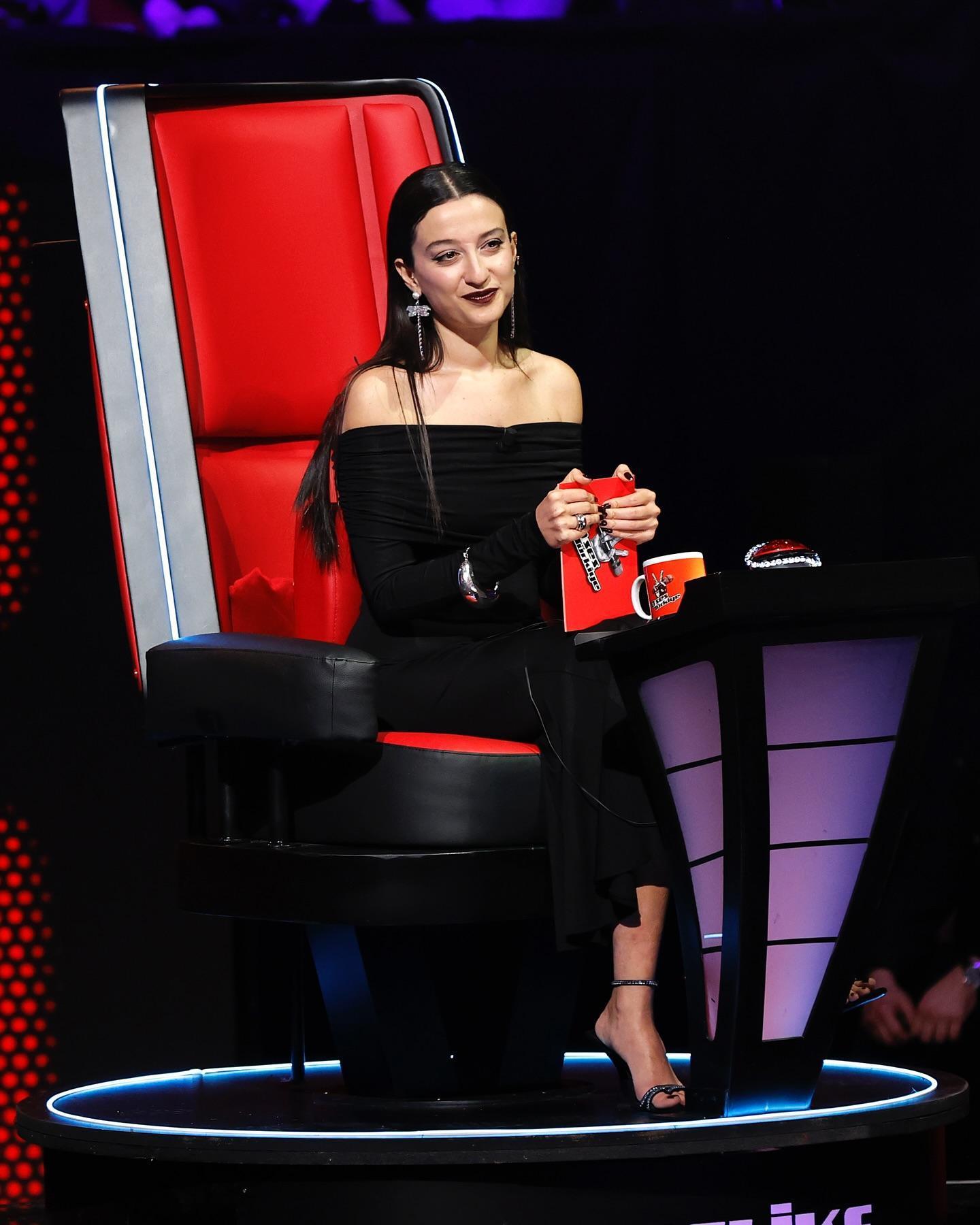 Melike Şahin evlendiğinde eşiyle yaş farkı olay olmuştu Mutluluk pozlarını paylaşmaya devam ediyor