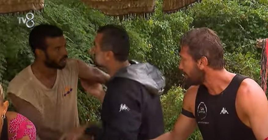 Survivorda Adem Kılıççı ve Efecan birbirine girdi Tehditlerin havada uçuştuğu kavgayı zor ayırdılar