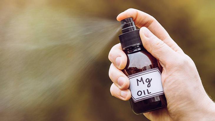 Sabah akşam bir fıs sıkıyor Sosyal medyanın yeni trendi: Magnezyum spreyi