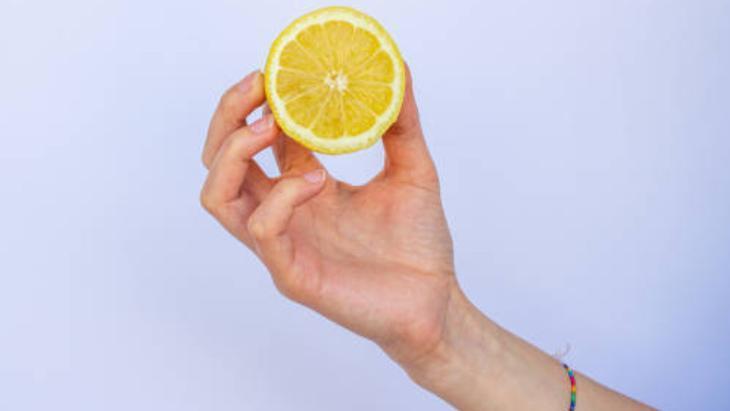 Kan akışını değiştiren koku Limon koklayanda ne tansiyon kalıyor ne tıkanıklık