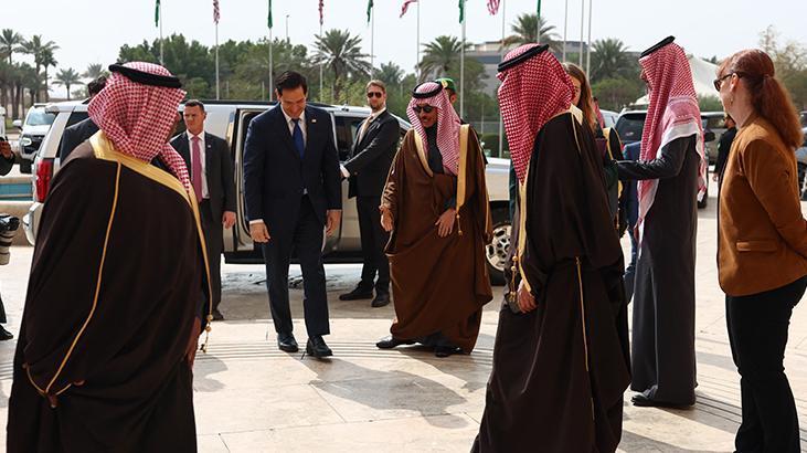 Riyadda 4,5 saatlik zirve sona erdi Zirveden görüntüler Riyadda 4,5 saatlik zirve sona erdi Zirveden görüntüler