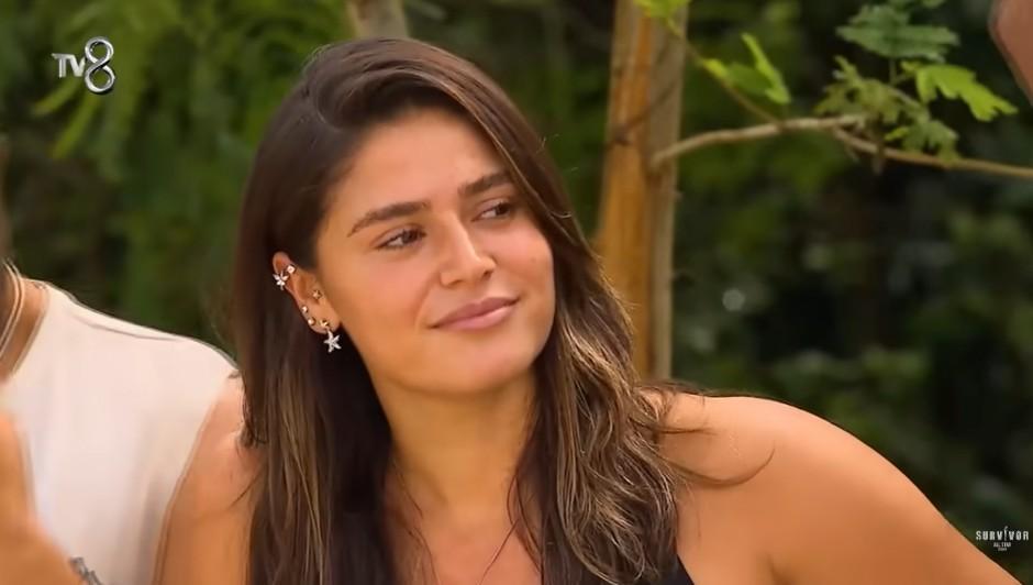 Survivor Ayşe Yüksel gözyaşlarıyla döndü Adada duygusal anlar Survivor Ayşe Yüksel gözyaşlarıyla döndü Adada duygusal anlar