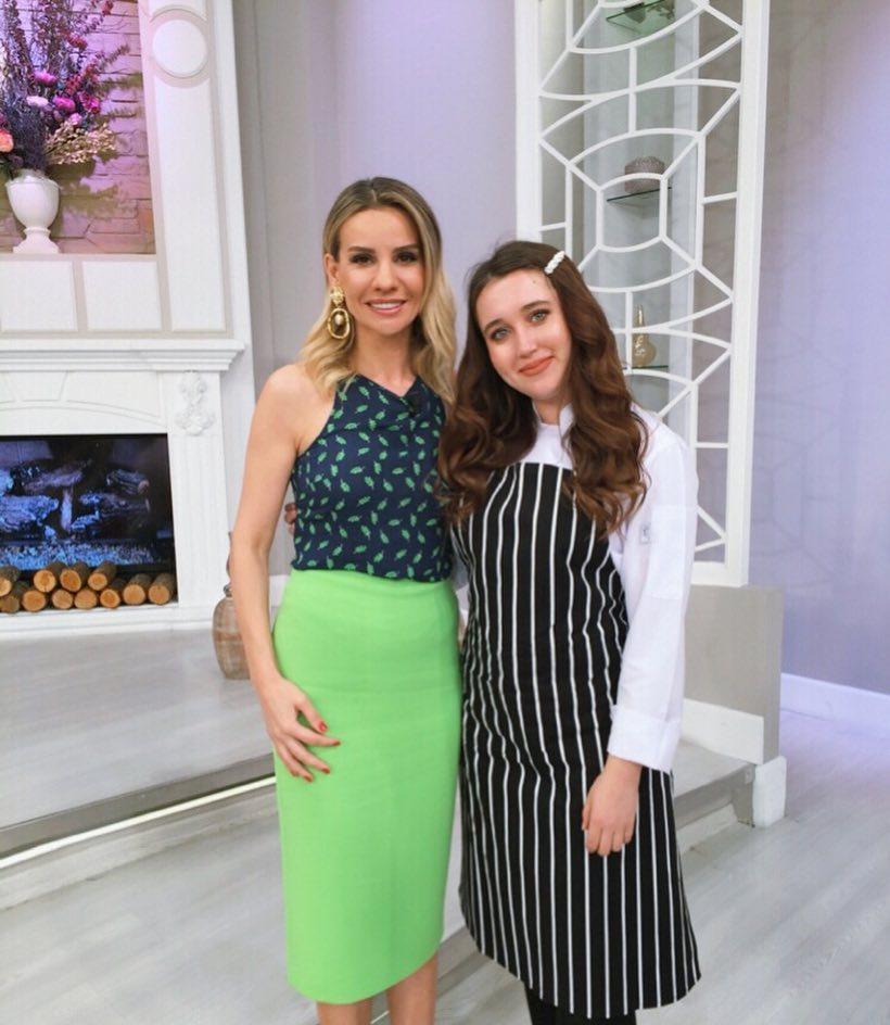 Masterchef Eslem Sena Yurt bıçaklandığını sosyal medyadan açıkladı