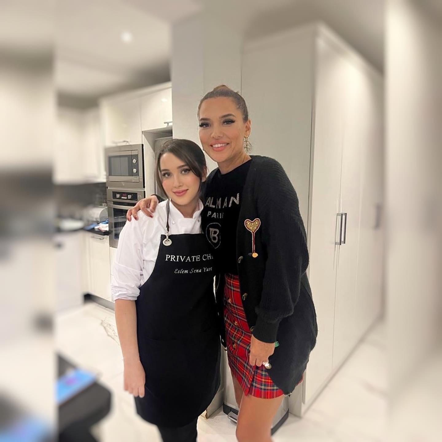 Masterchef Eslem Sena Yurt bıçaklandığını sosyal medyadan açıkladı