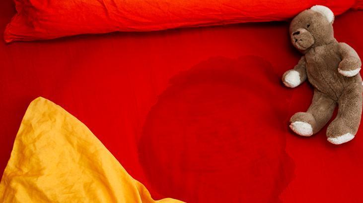 Çıkarmak isterken iyice derine itiyoruz Çaresi sıcak su değil, 5 dakikada leke uçacak