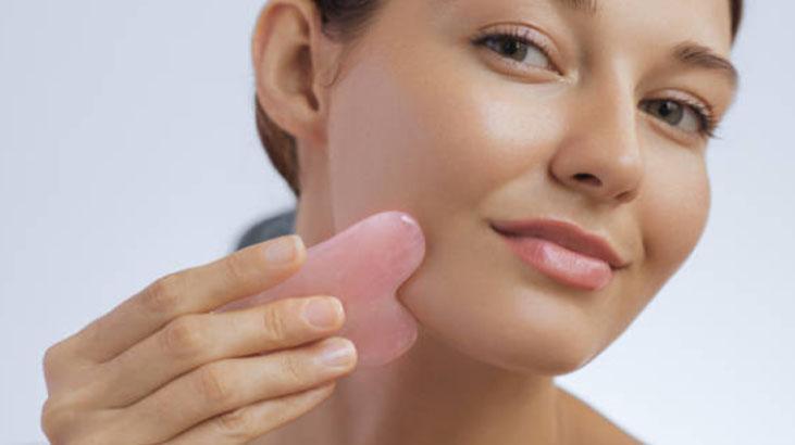 Grip sonrası yüzü şişti, sihirli taşla ovarak sorunu çözdü: Çene kemiğim düzeldi