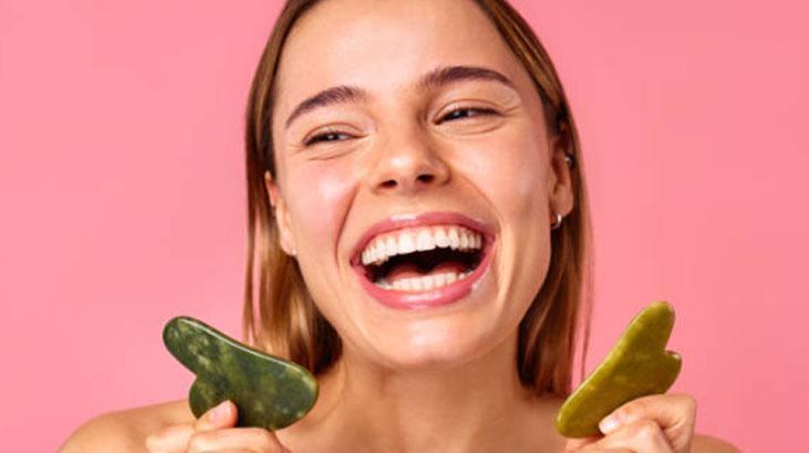 Grip sonrası yüzü şişti, sihirli taşla ovarak sorunu çözdü: Çene kemiğim düzeldi