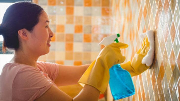 Kadir Ezildiden kirli, isli duvarı ağartan tüyo Yarışmada uyardı: Tersini çevirin