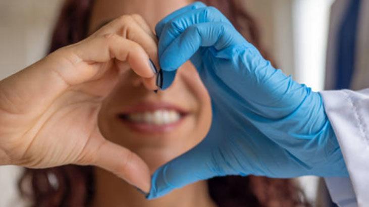 Ağda, jilet zaman kaybı Lateks eldivenle tüylere son, resmen inceltiyormuş