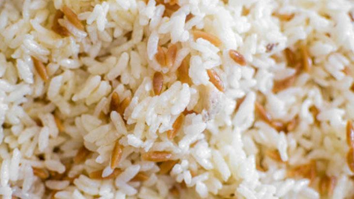 Her tanesi inci gibi kalacak Pilav böyle saklanırsa 24 saat kıvamı değişmiyor
