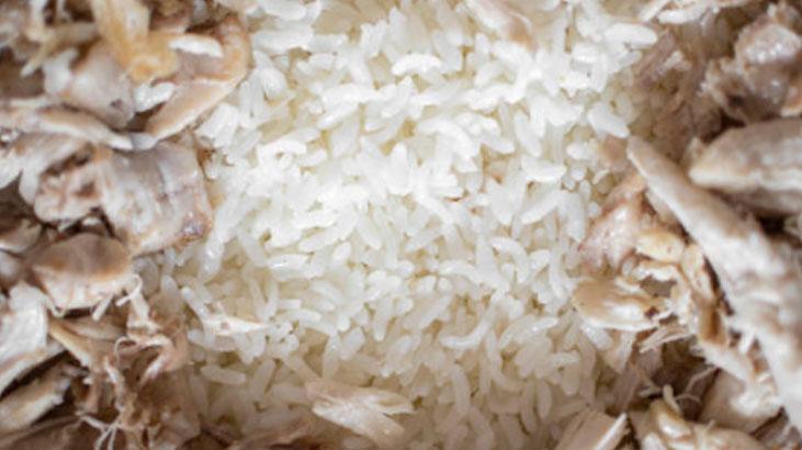 Her tanesi inci gibi kalacak Pilav böyle saklanırsa 24 saat kıvamı değişmiyor