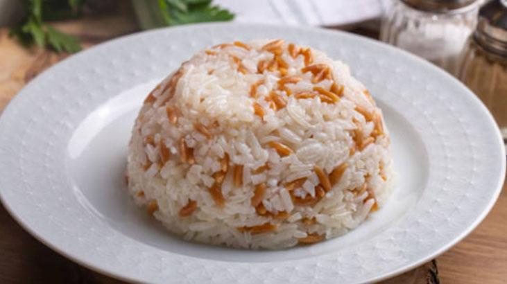 Her tanesi inci gibi kalacak Pilav böyle saklanırsa 24 saat kıvamı değişmiyor