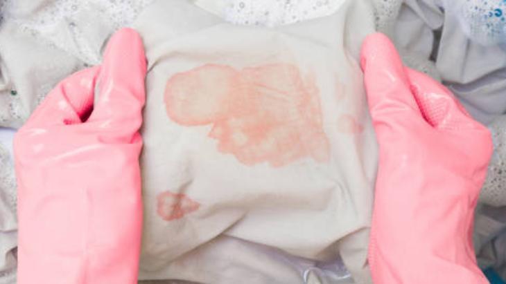 Lekeyi daha da yayıyor Deterjan ve suyun çıkmayan izi için kesin çözüm