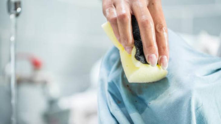 YÖNTEM 2: ÇAMAŞIRLARI KARBONAT İLE TEMİZLEYİN