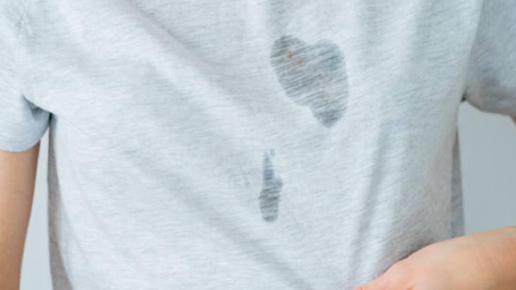 YÖNTEM 4: ÇAMAŞIRLARI İZOPROPİL ALKOL İLE TEMİZLEYİN