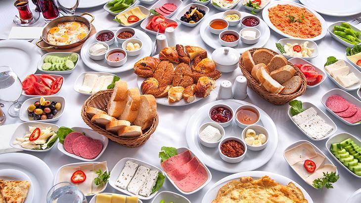 Sağlıklı ve hafif iftar sofraları kurun