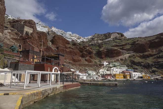 Egede deprem kabusu sürerken, Santorini hayalet adaya döndü