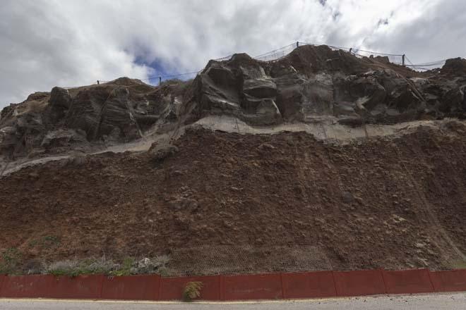 Egede deprem kabusu sürerken, Santorini hayalet adaya döndü