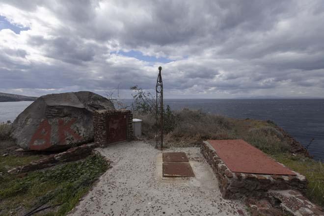 Egede deprem kabusu sürerken, Santorini hayalet adaya döndü