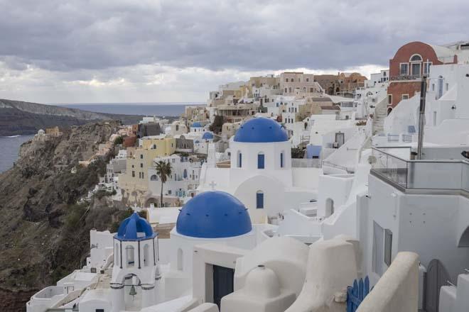 Egede deprem kabusu sürerken, Santorini hayalet adaya döndü