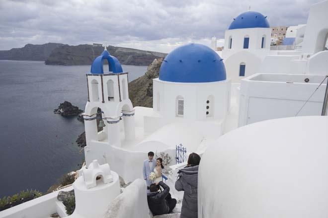 Egede deprem kabusu sürerken, Santorini hayalet adaya döndü