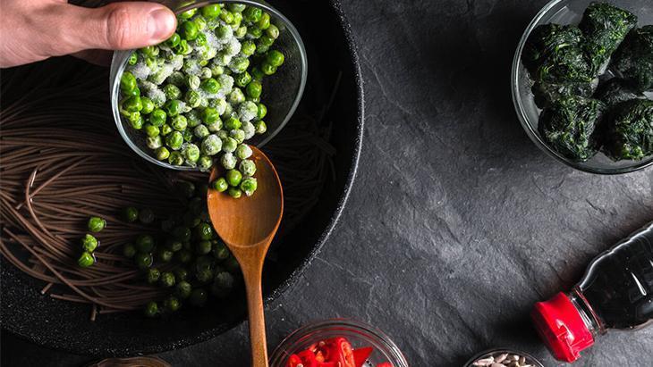 Çözünmesini beklemeden pişirin Habersiz gelen misafirler için hazır yemek