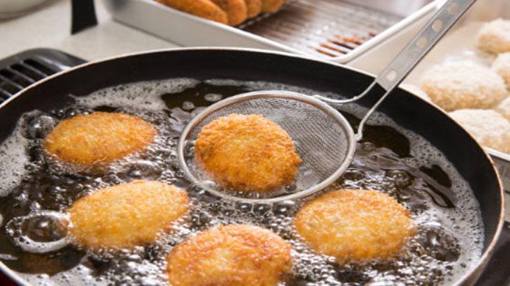 Kızartma yağındaki artıkları mıknatıs gibi çekiyor Tek damlası israf olmayacak