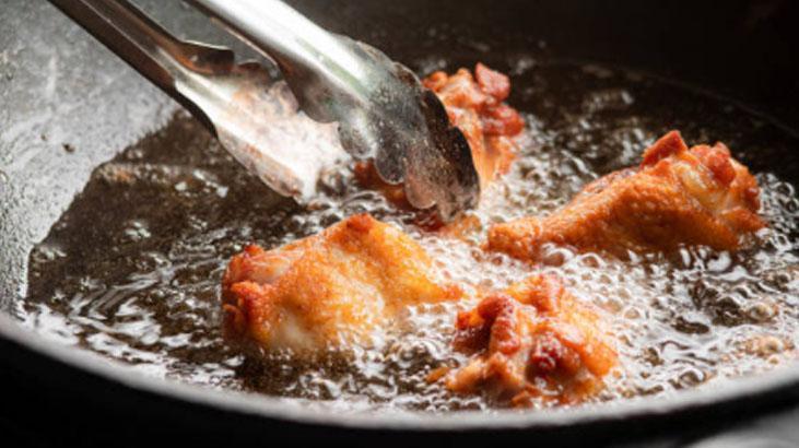 Kızartma yağındaki artıkları mıknatıs gibi çekiyor Tek damlası israf olmayacak