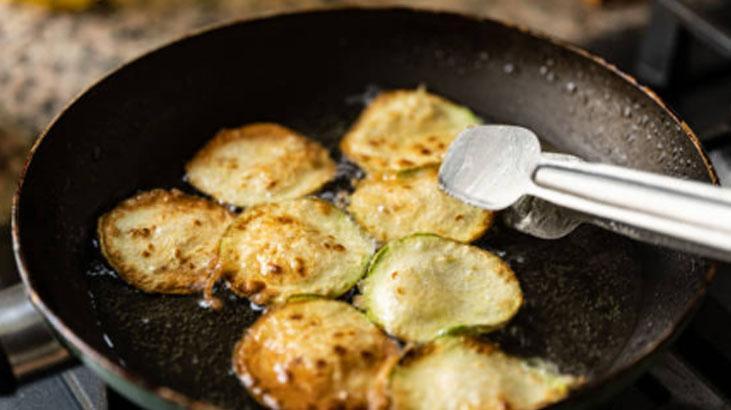 Kızartma yağındaki artıkları mıknatıs gibi çekiyor Tek damlası israf olmayacak