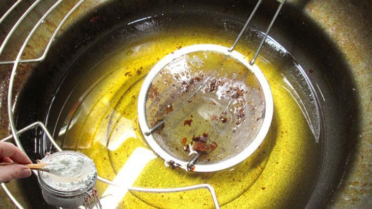 Kızartma yağındaki artıkları mıknatıs gibi çekiyor Tek damlası israf olmayacak
