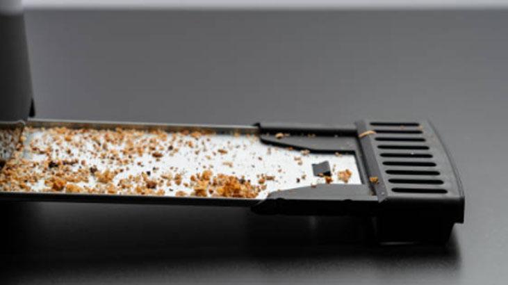 Tek başına tost makinesini bal dök yala yapıyor 5 dakikada iş bitiren kağıt havlu