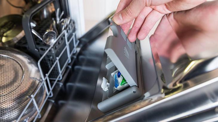İçine atılırsa tasarruf bitiyor Bulaşıkları makineden tertemiz çıkaran tablet tüyosu